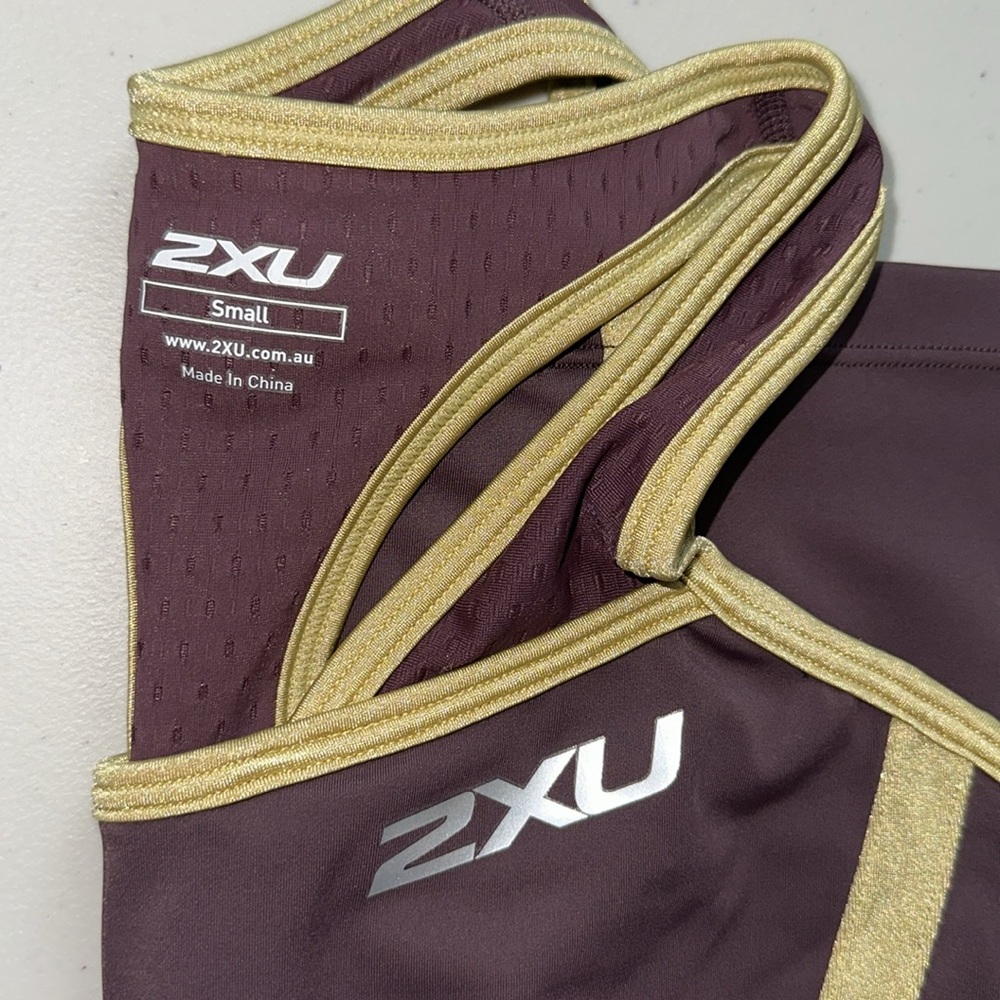 NWT 2XU wine and gold Performance Tank Size Small. - Picture 9 of 14